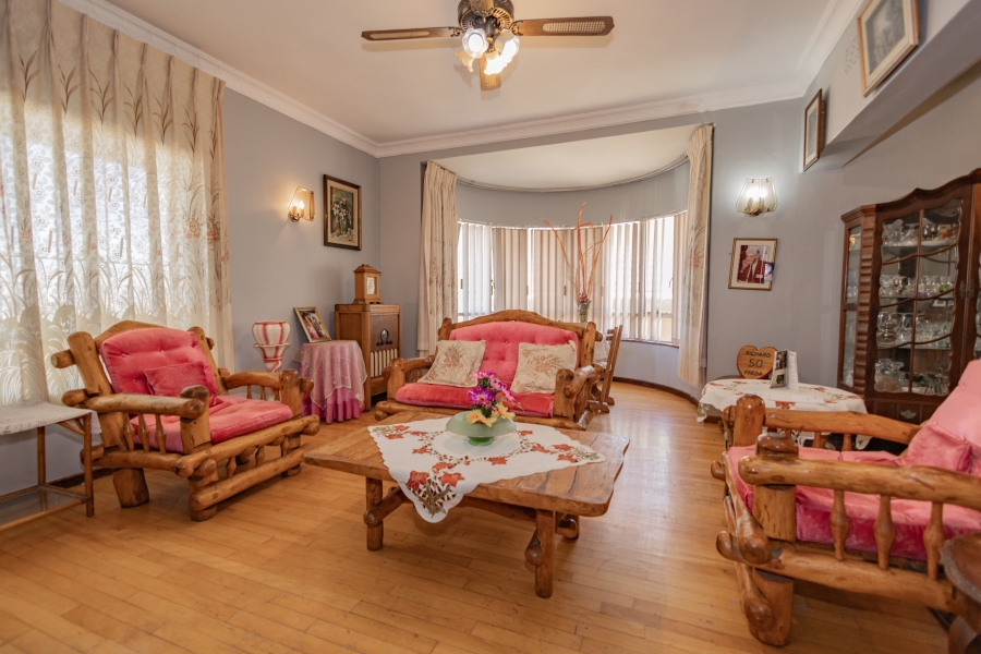 4 Bedroom Property for Sale in Avondale Western Cape